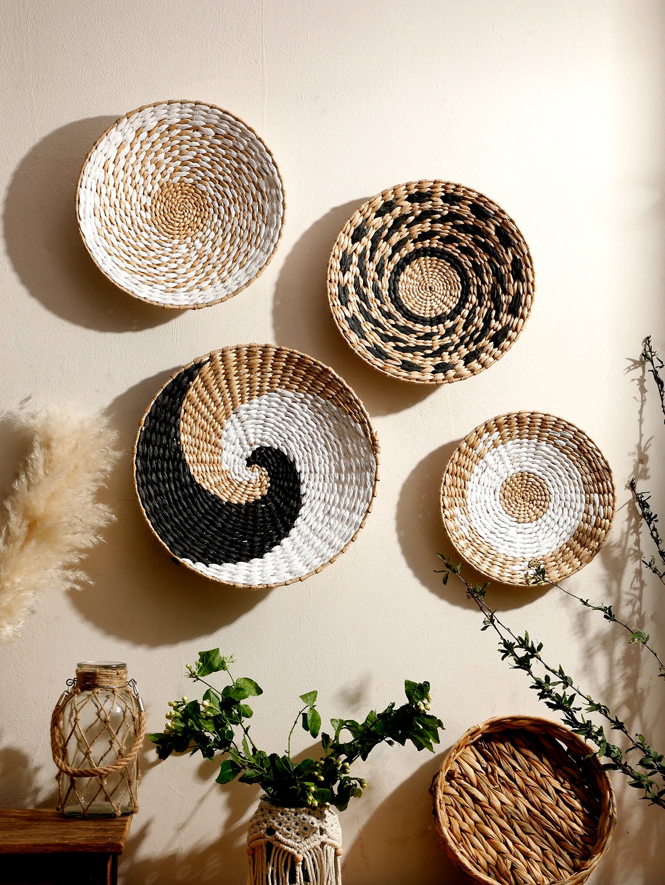 Handwoven Seagrass Wall Basket – Boho Hanging Decor for Home Interiors