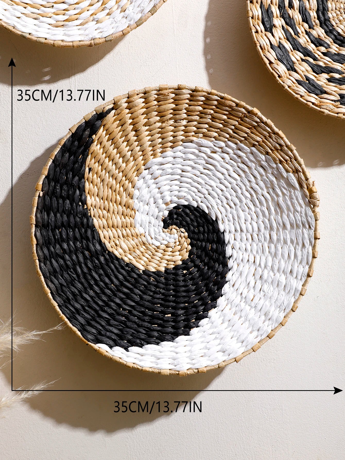 Handwoven Seagrass Wall Basket – Boho Hanging Decor for Home Interiors
