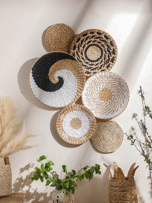 Handwoven Seagrass Wall Basket – Boho Hanging Decor for Home Interiors